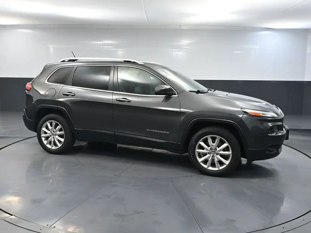 Used 2015 Gray Jeep Limited image 4
