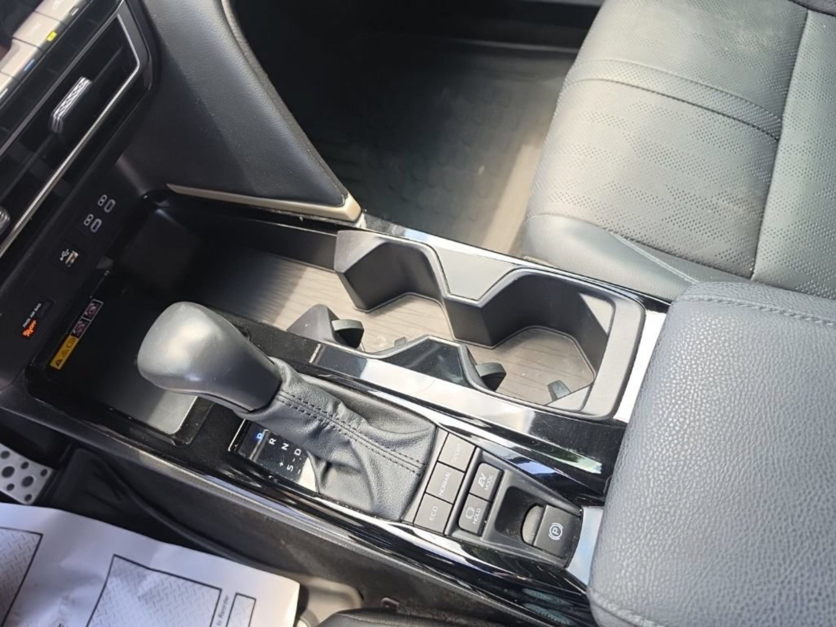 Used 2025 Off-white Toyota XSE image 17