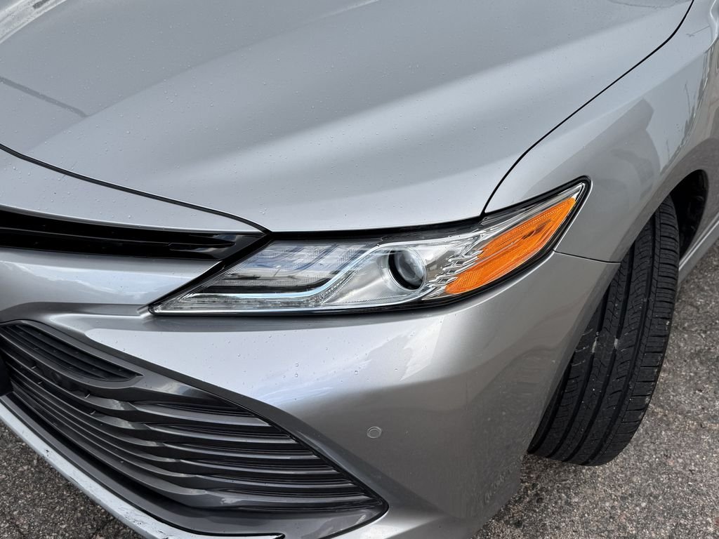 Used 2018 Silver Toyota XLE image 13