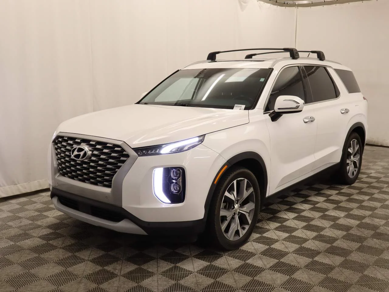 Used 2022 Hyper White Hyundai SEL image 1