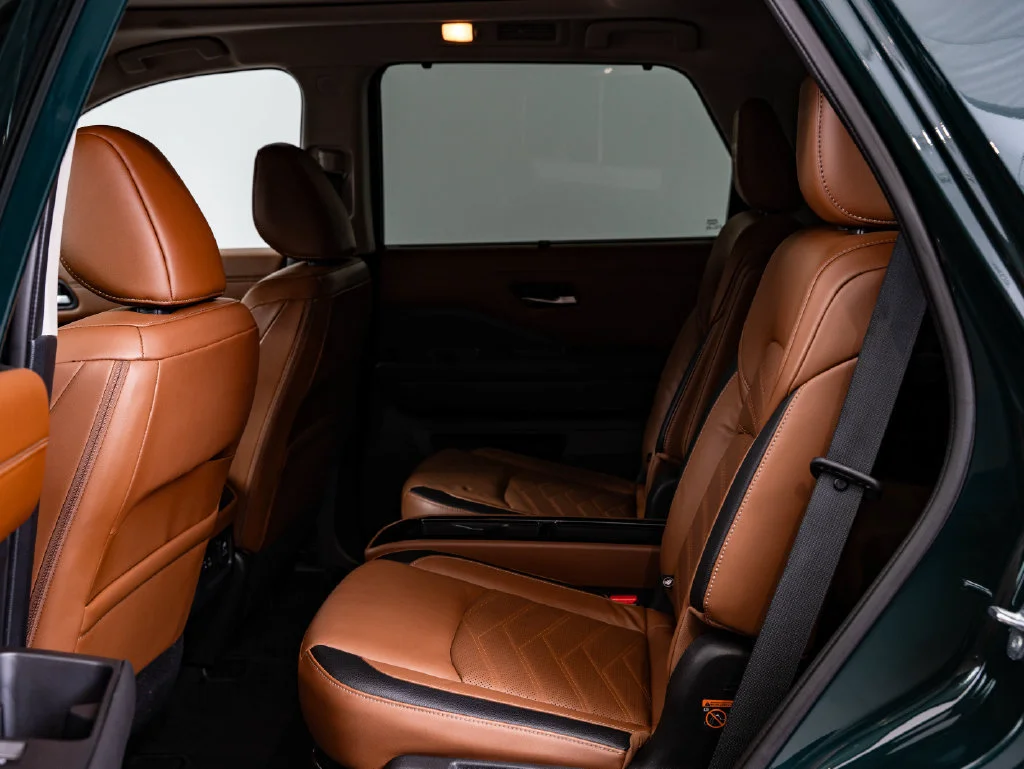 Used 2023 Obsidian Green Pearl Nissan Platinum image 44