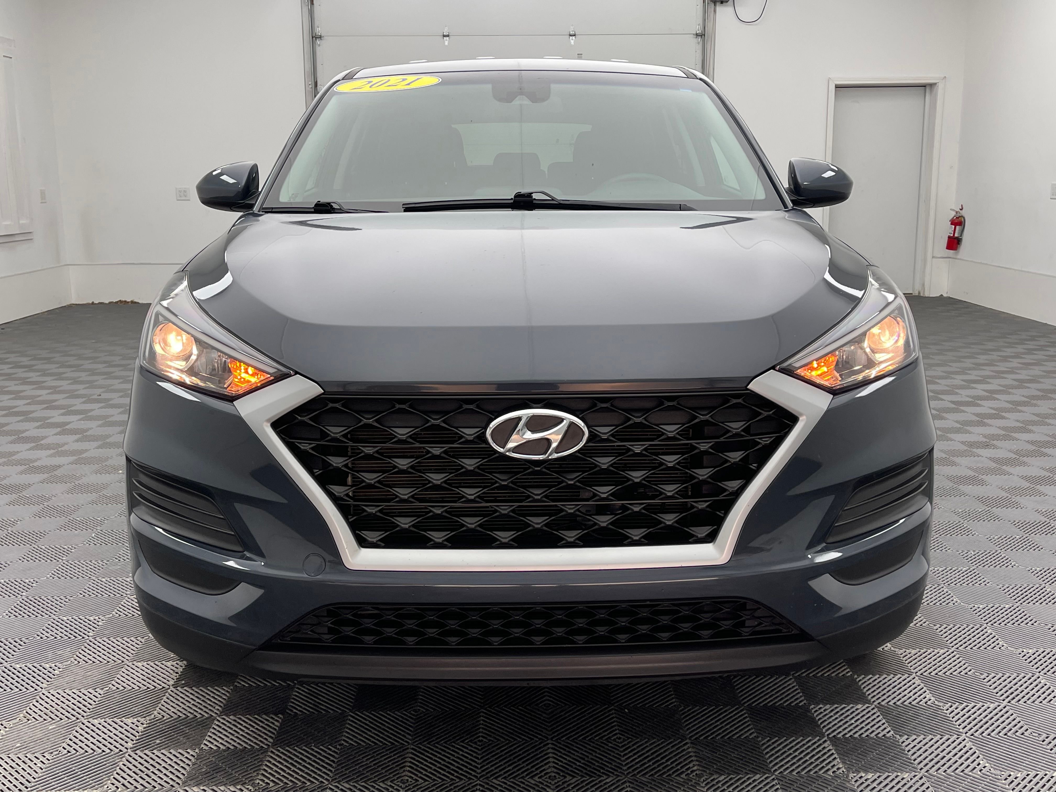 Used 2021 Dusk Blue Hyundai SE image 11