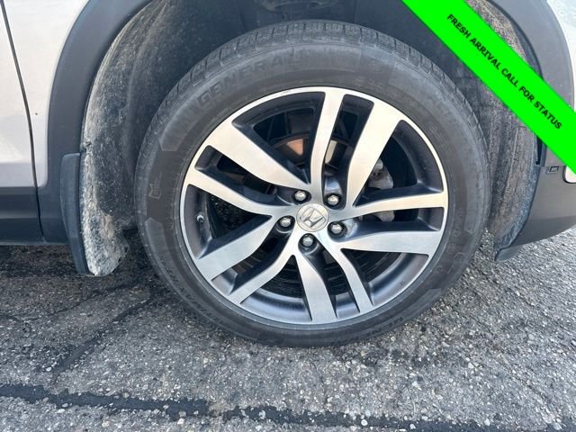 Used 2017 Lunar Silver Metallic Honda Touring image 15