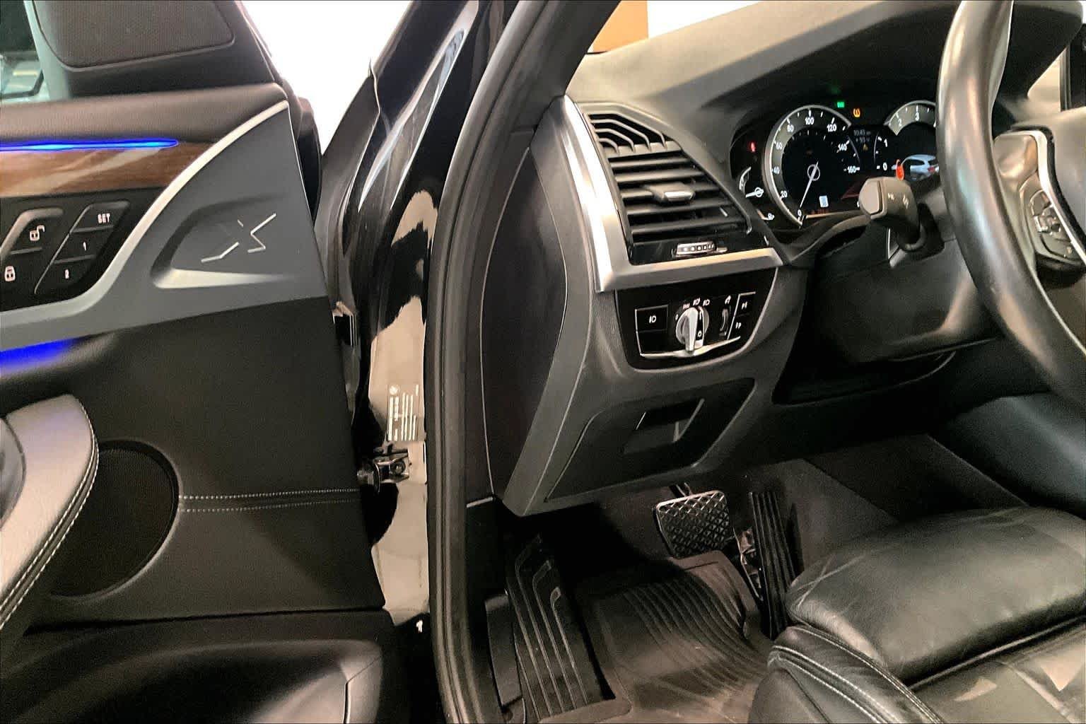 Used 2019 Black Sapphire Metallic BMW sDrive30i image 30