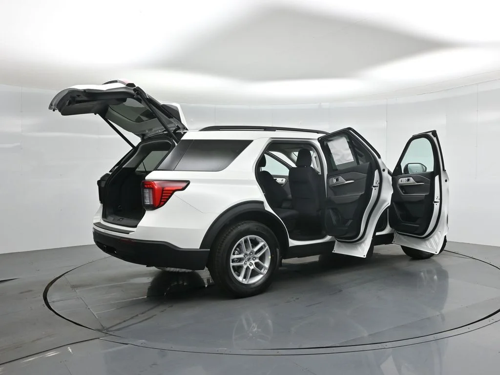 New 2026 Star White Metallic Tri-Coat Ford Active image 5