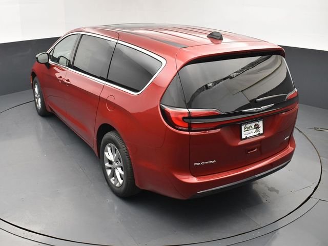 2026 Chrysler Pacifica Select - Photo 13