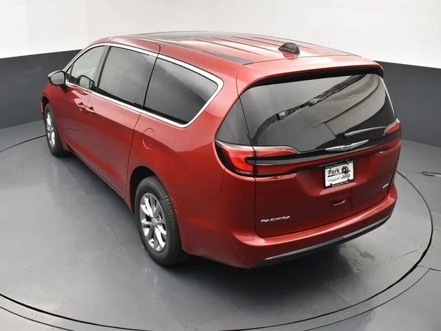 2026 Chrysler Pacifica Select - Photo 13