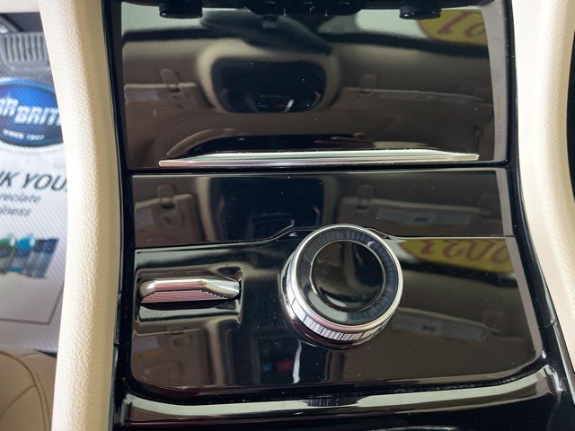 Used 2021  Jeep Limited image 24