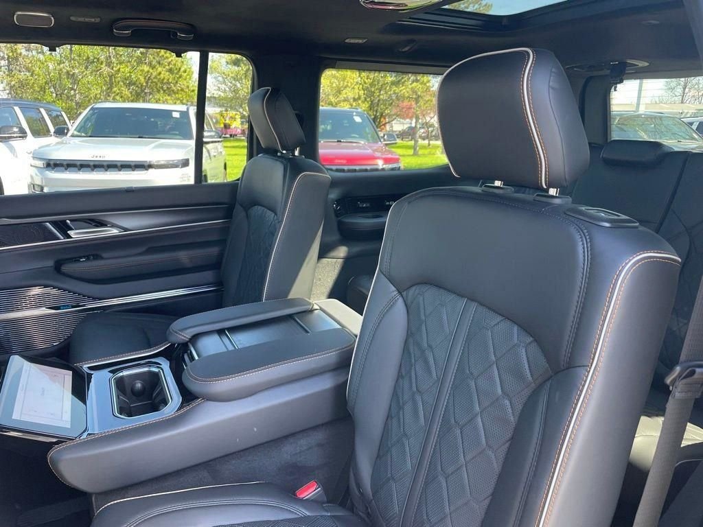 New 2026 Steel Blue Exterior Paint Jeep Summit Reserve image 34