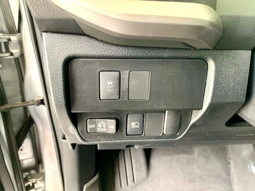 Used 2021 Silver Toyota SR5 image 29