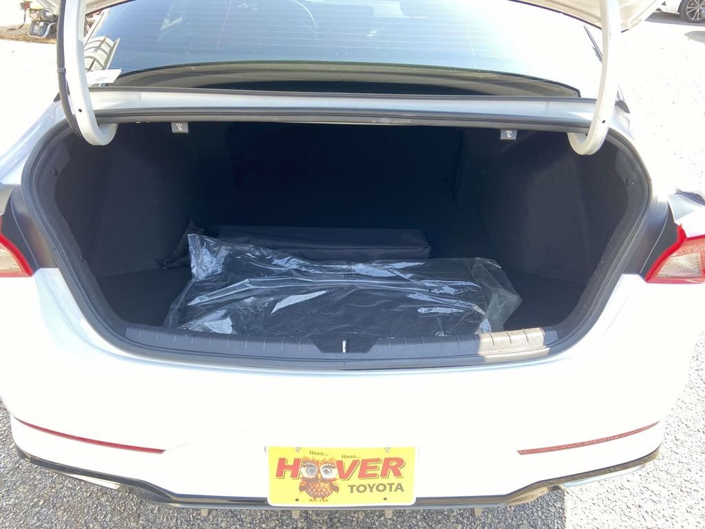 Used 2023 White Kia GT-Line image 8