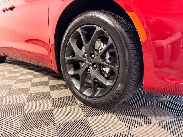 Used 2025 Chrysler Pacifica Limited with VIN 2C4RC1GG6SR508876 for sale in Shakopee, Minnesota