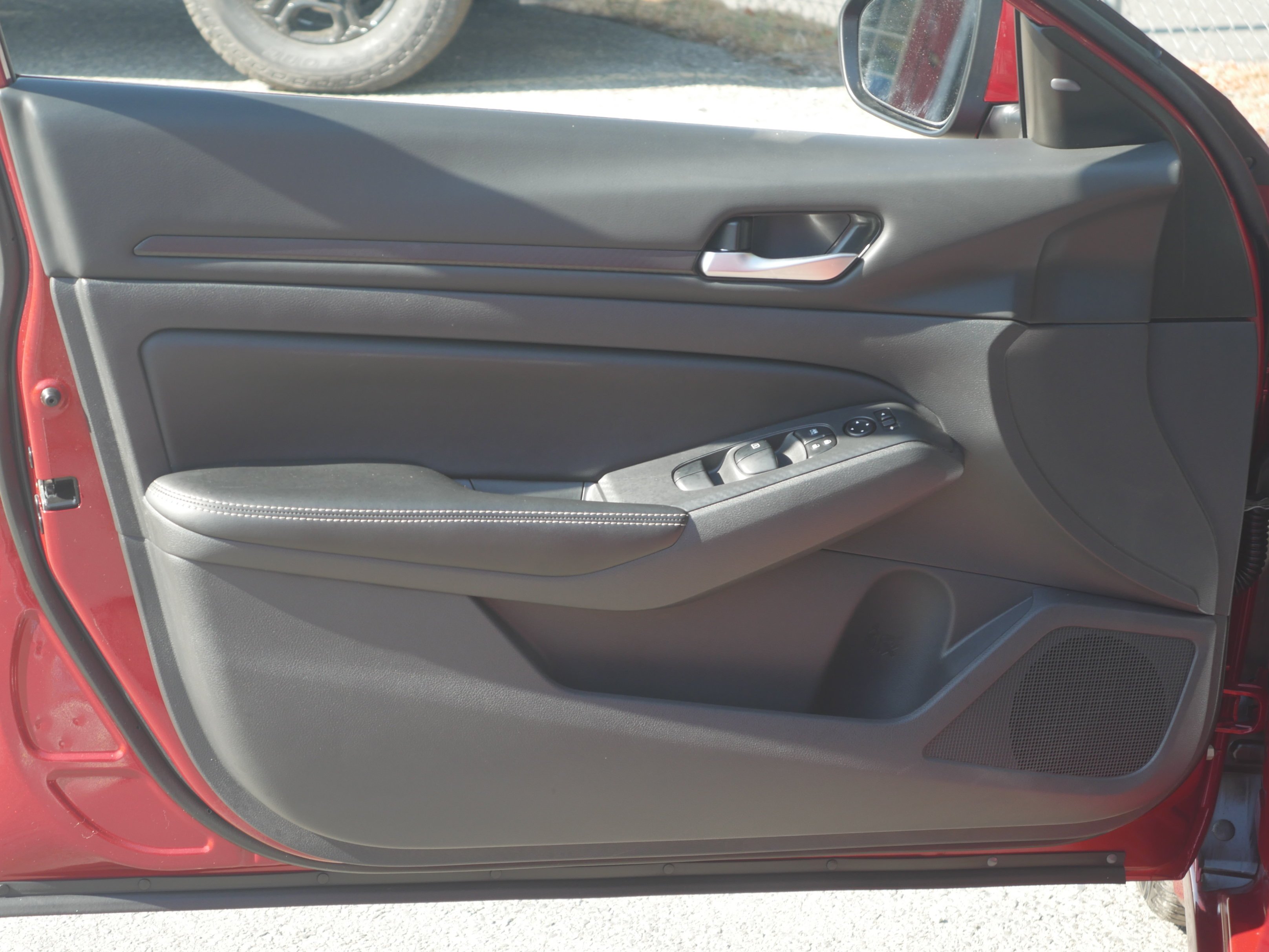 Used 2024 Scarlet Ember Nissan 2.5 SV image 32