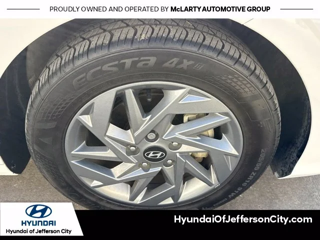 Used 2025 White Hyundai Blue image 9