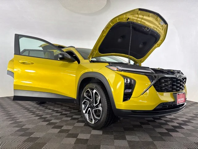 Used 2025 Yellow Chevrolet 2RS image 21