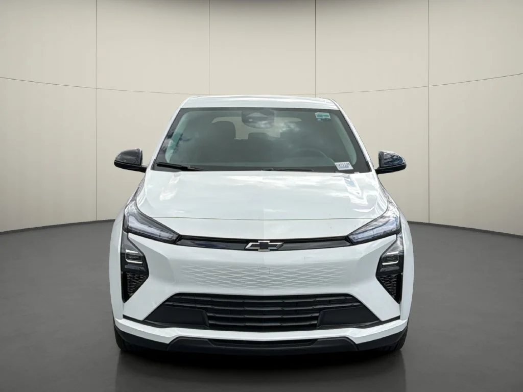 New 2027 Summit White Chevrolet LT image 2