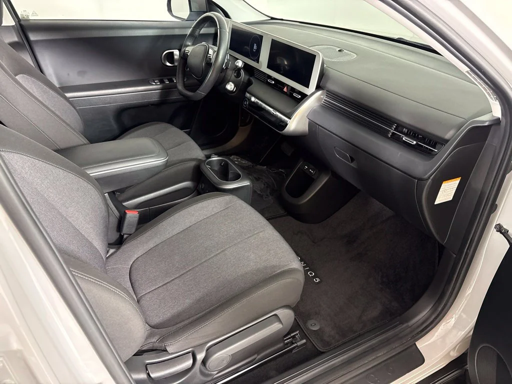 Used 2024 Gray Hyundai SEL image 16