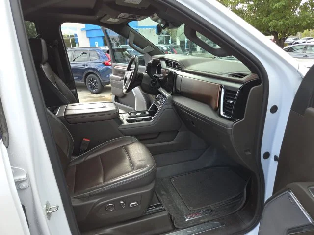 Used 2024 White GMC Denali image 26