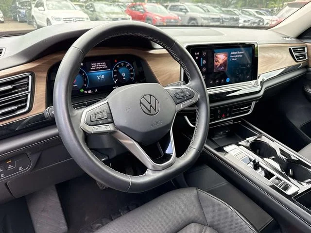 Used 2024  Volkswagen 2.0T SE w/Technology image 2