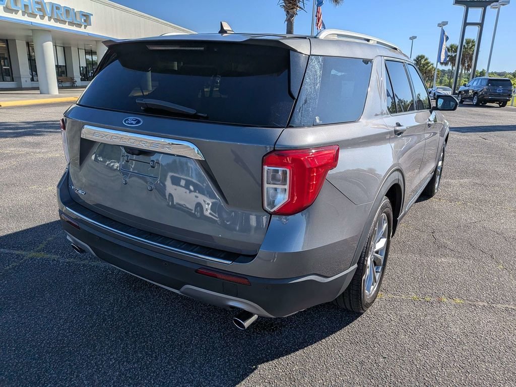 Used 2022 Gray Ford Limited image 5
