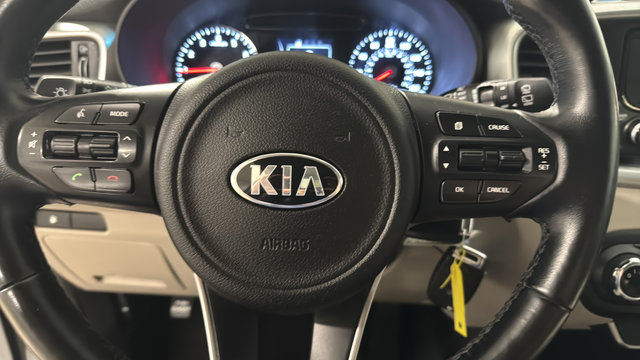 Used 2016 Snow White Pearl Kia LX image 15