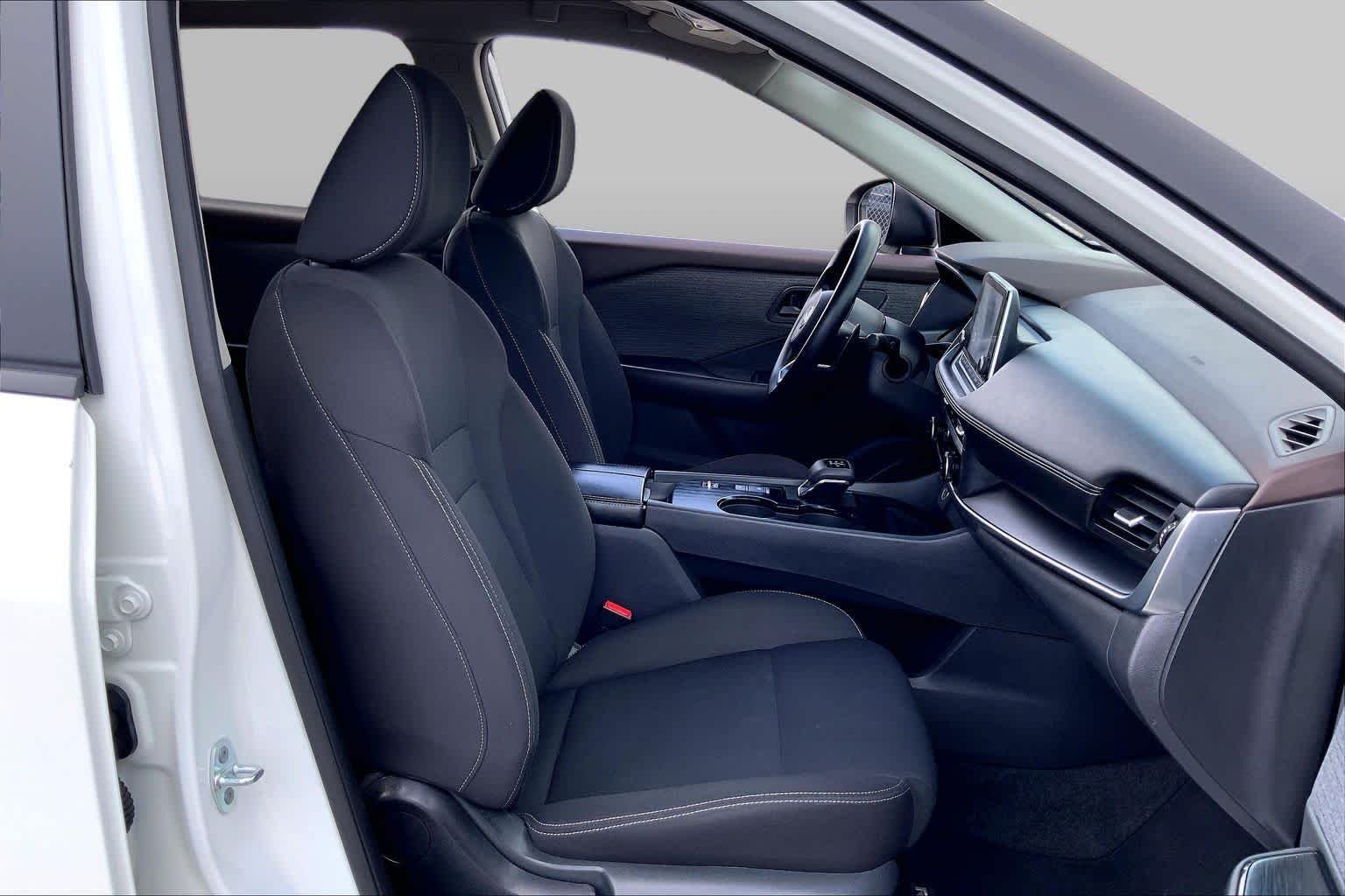 Used 2023 Glacier White Nissan S image 9