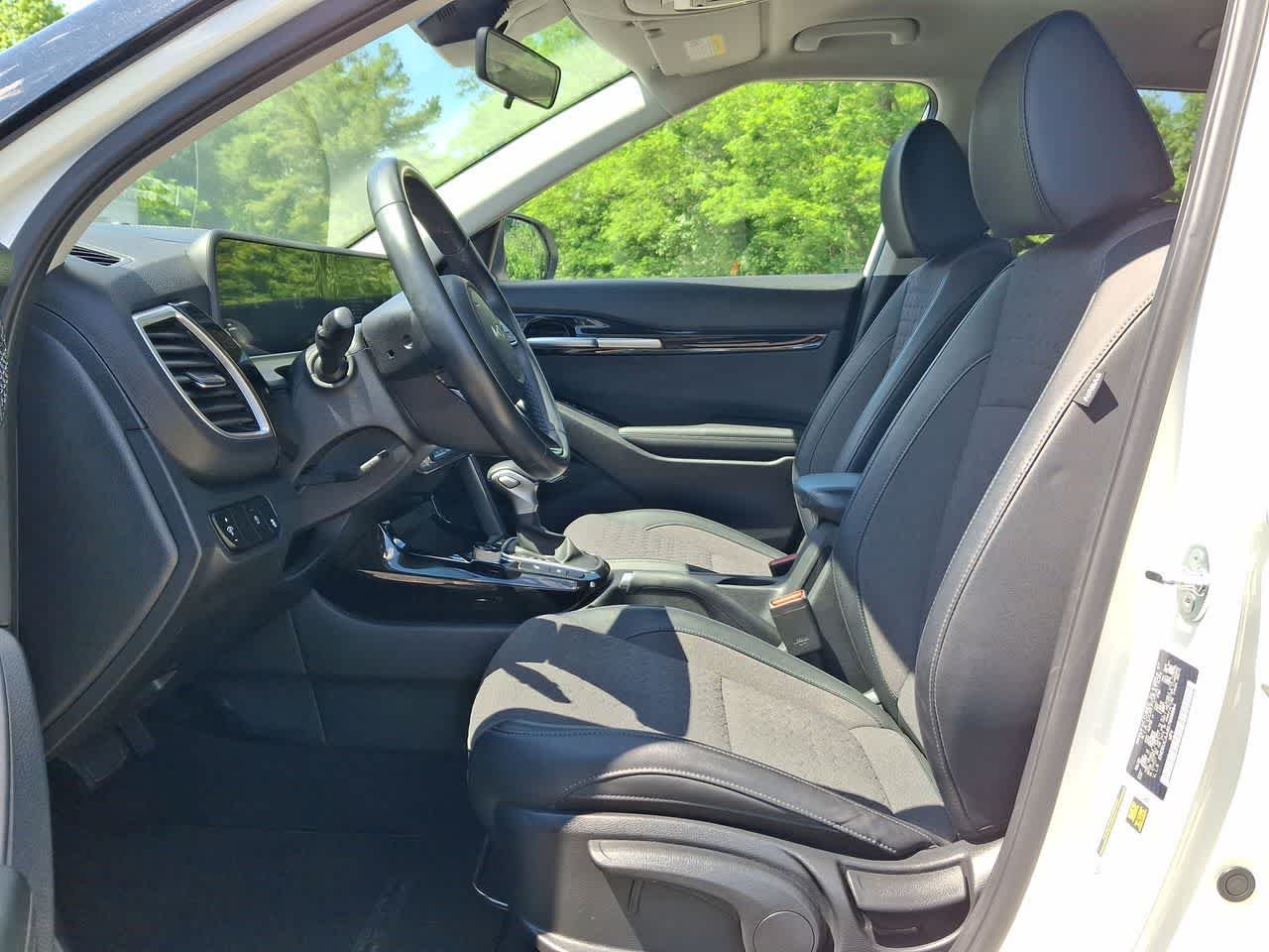 Certified Used 2025 Clear White / Black Roof Kia S image 17