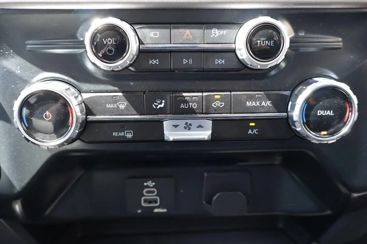 Used 2025 Atlas Blue Ford XLT image 21