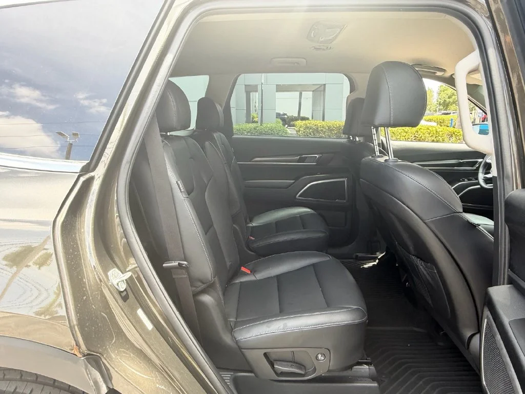 Used 2024 Green Kia S image 17