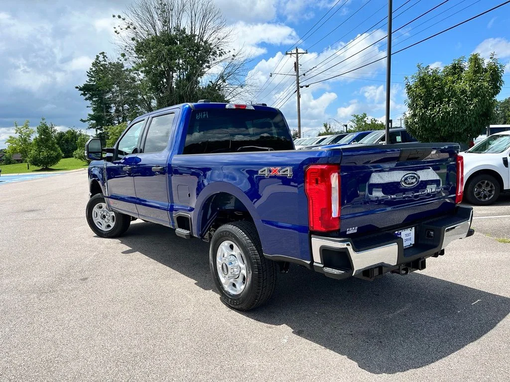 New 2026 Blue Ford XLT image 4