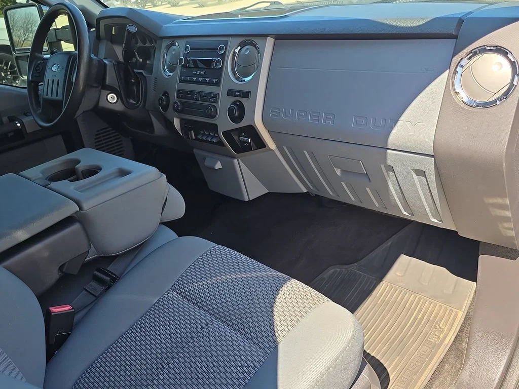 Used 2016 Gray Ford XLT image 30