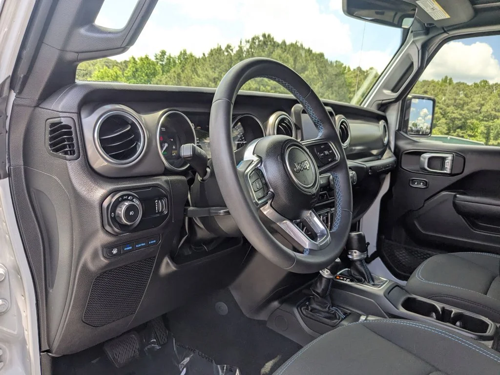 Used 2023 Bright White Clearcoat Jeep Rubicon image 13