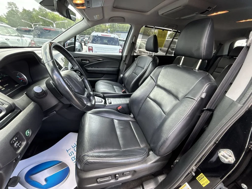Used 2020  Honda Touring image 13