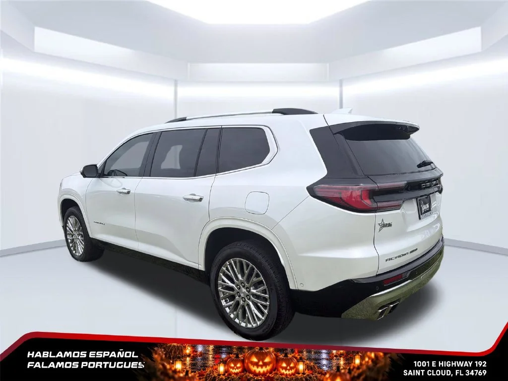 Used 2024 White Frost Tricoat GMC Denali image 3