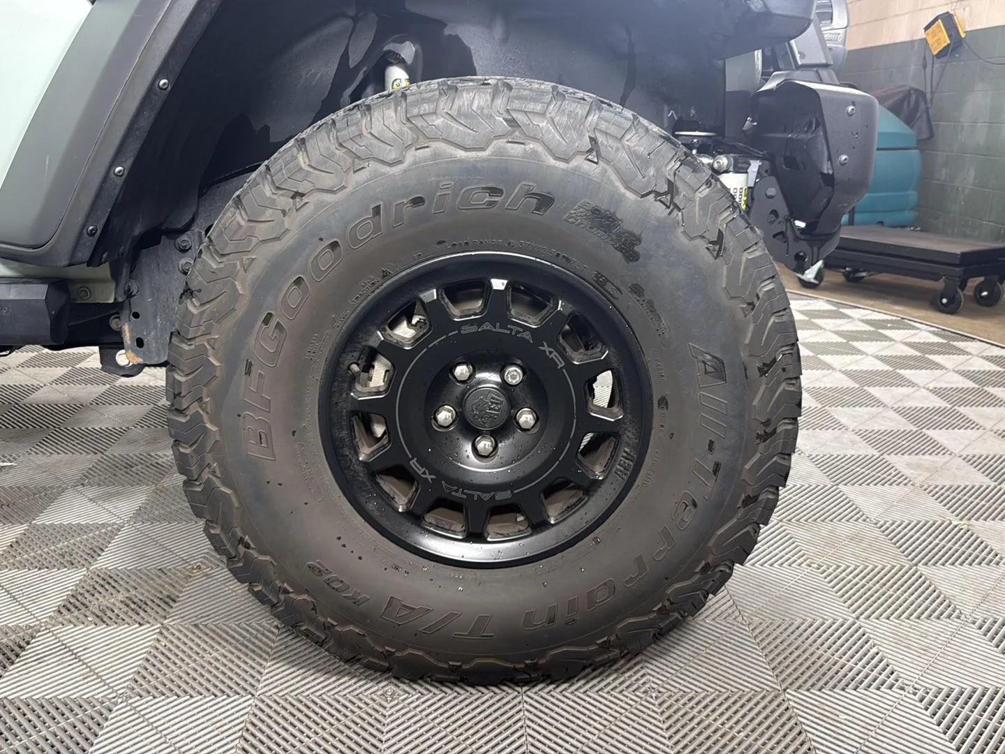 Used 2024 Earl Clearcoat Jeep Rubicon image 8