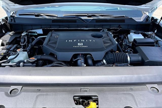 New 2027 2T RADIANT WHIT INFINITI SPORT image 10