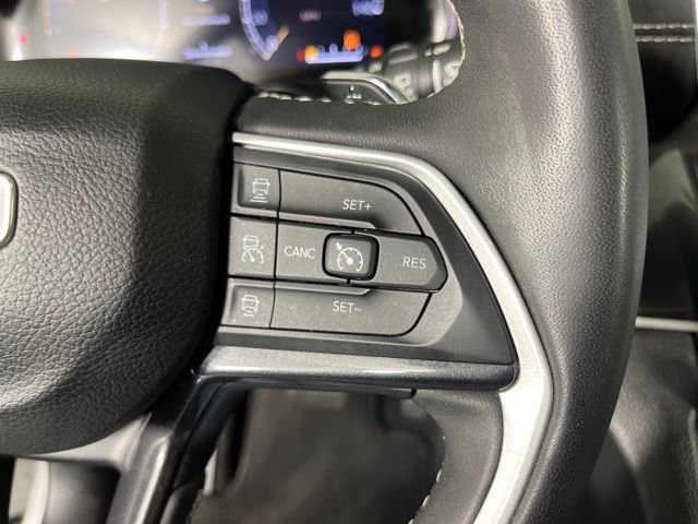 Used 2023 White/off-white Jeep Altitude X image 19