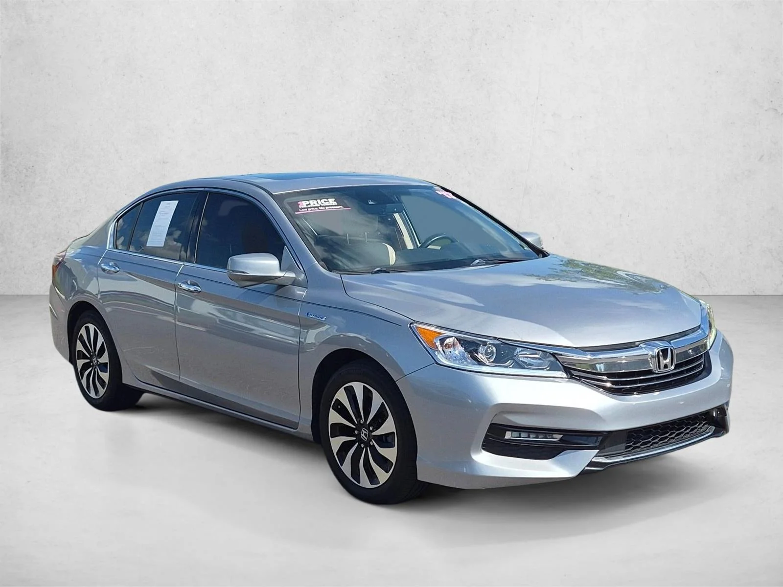 Used 2017 Silver/Gray Honda EX-L image 3