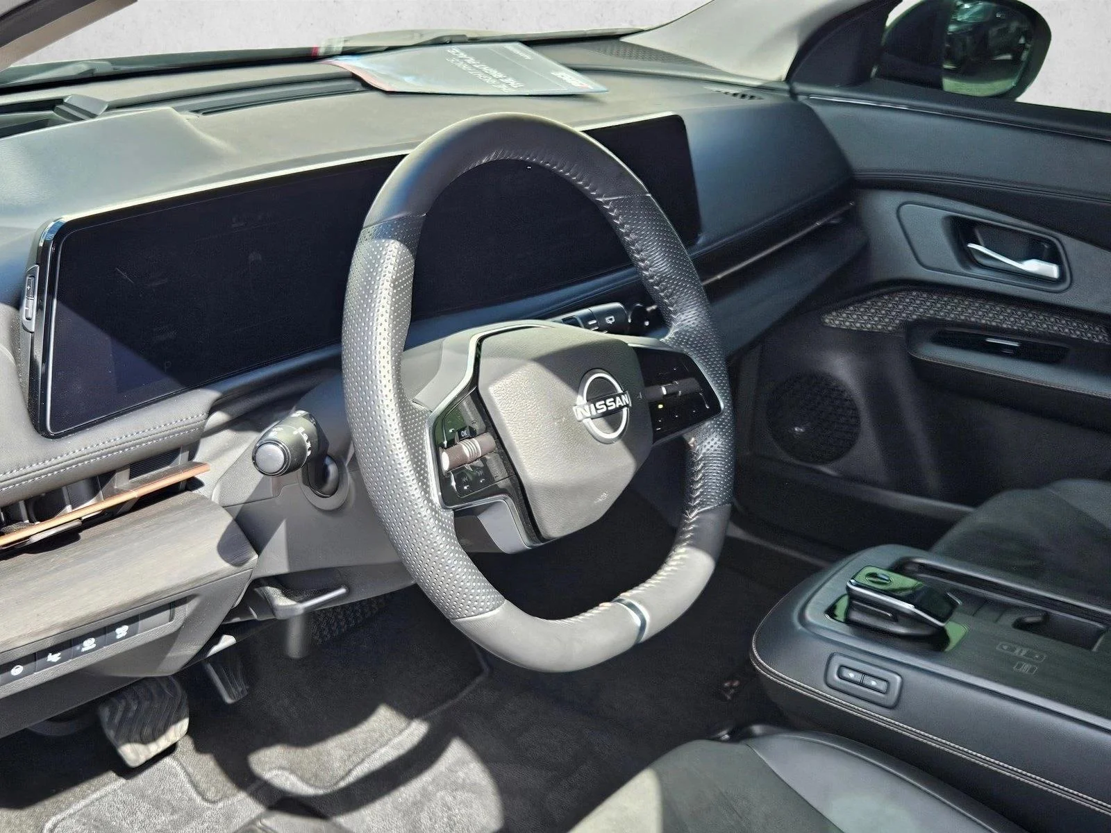 Used 2024 Black Diamond Pearl Nissan ENGAGE image 10