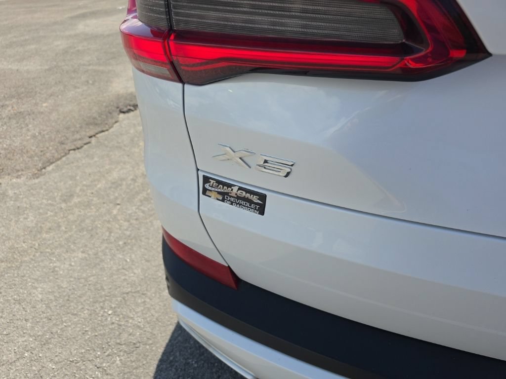 Used 2020 White BMW xDrive40i image 8