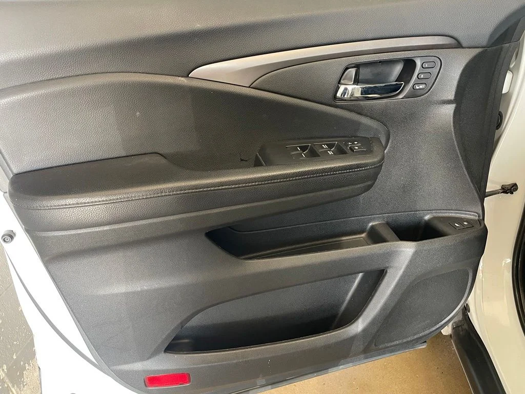 Used 2020 White Honda EX-L image 9