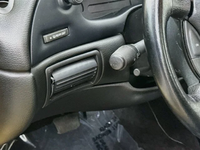 Used 1995 Yellow Ford  image 10