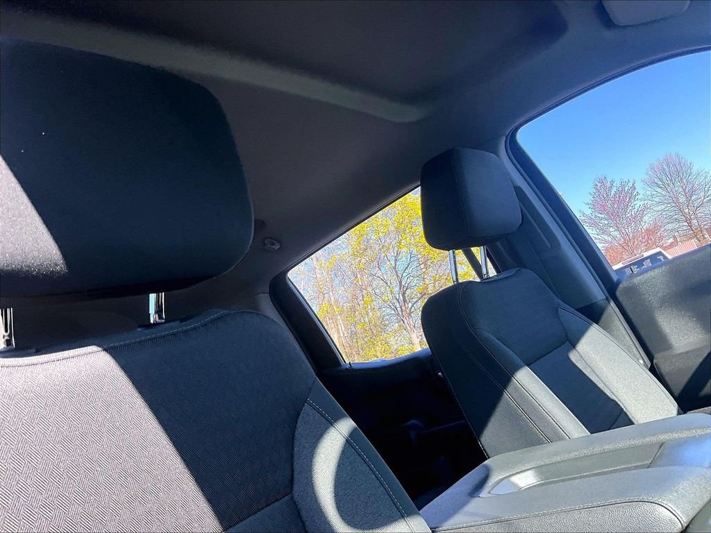 Used 2023 White Chevrolet Custom image 22