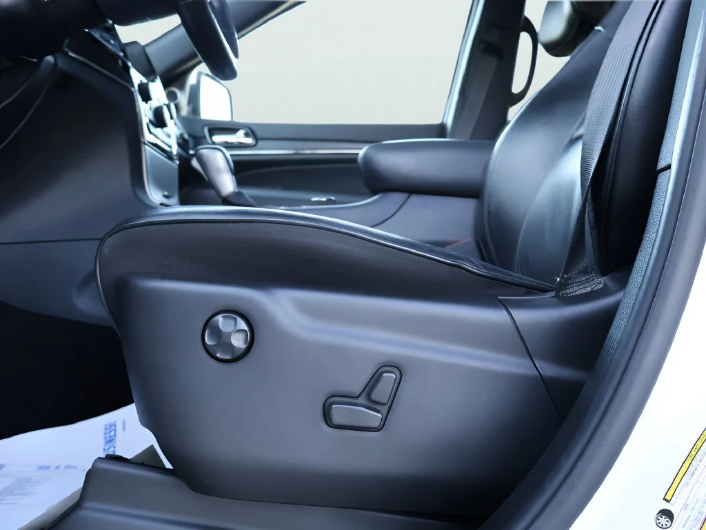 Used 2021 White Jeep High Altitude image 37