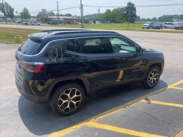 2025 Jeep Compass Limited - Photo 18