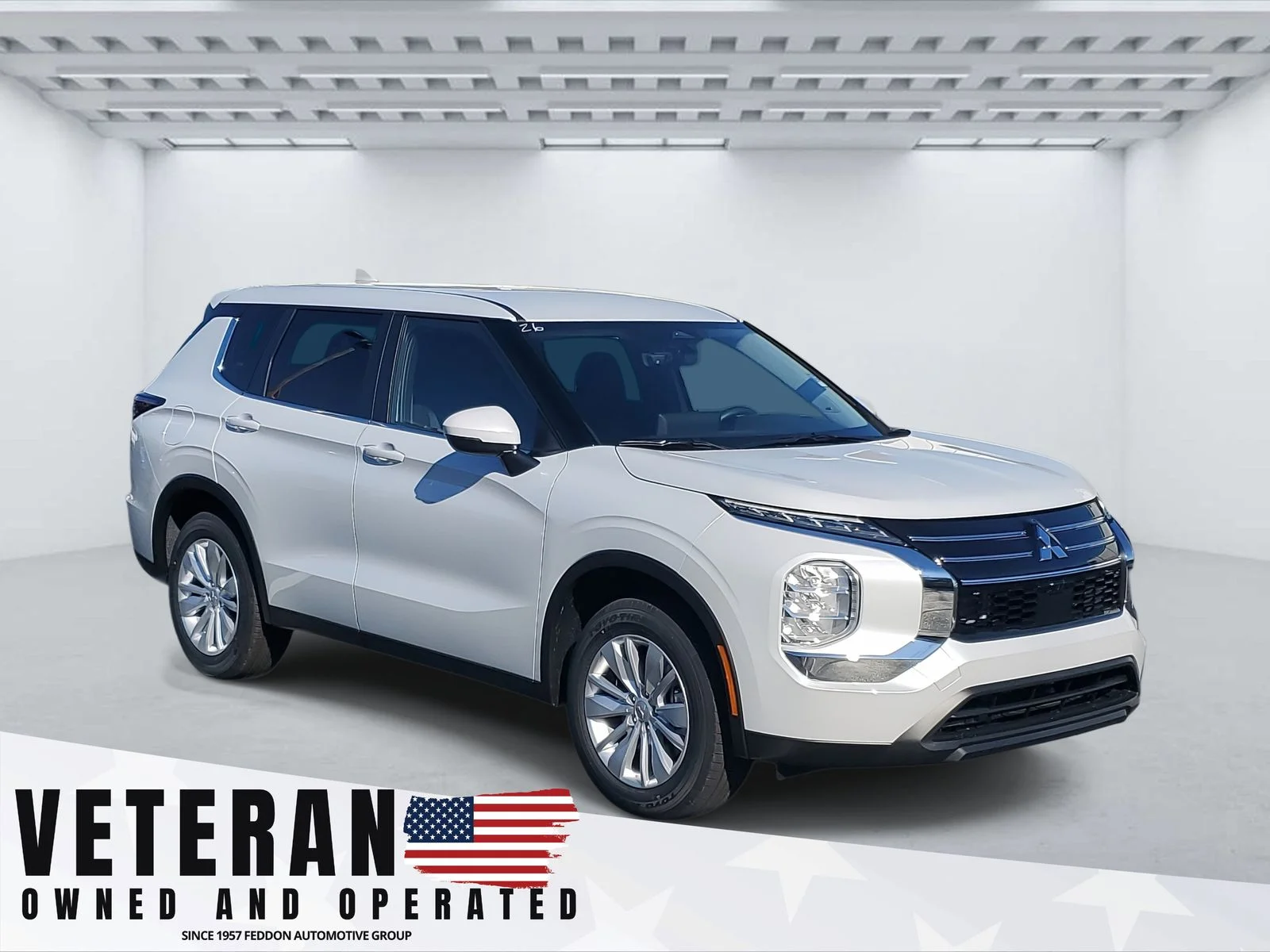 2026 Mitsubishi Outlander ES FWD's photo