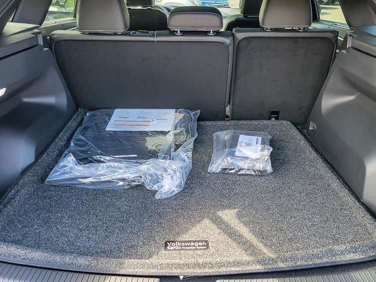 New 2026 Silver Mist Metallic Volkswagen 2.0T SE w/Technology image 18