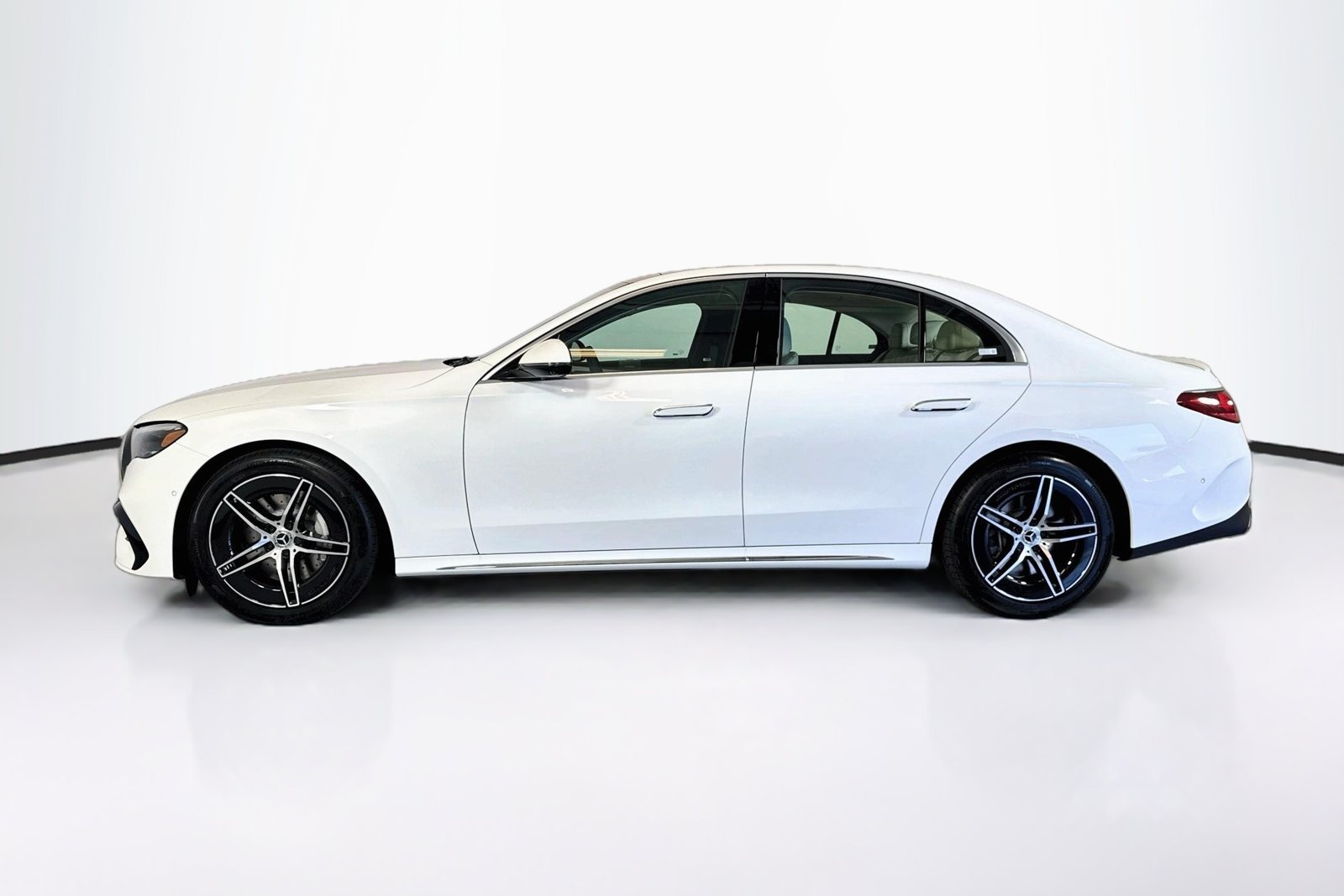 New 2027 Polar White Mercedes-Benz E 450 image 8