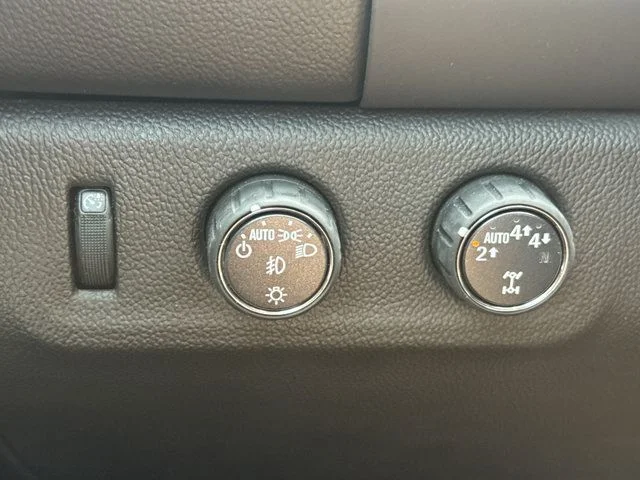 Used 2022 Gray GMC Elevation image 32