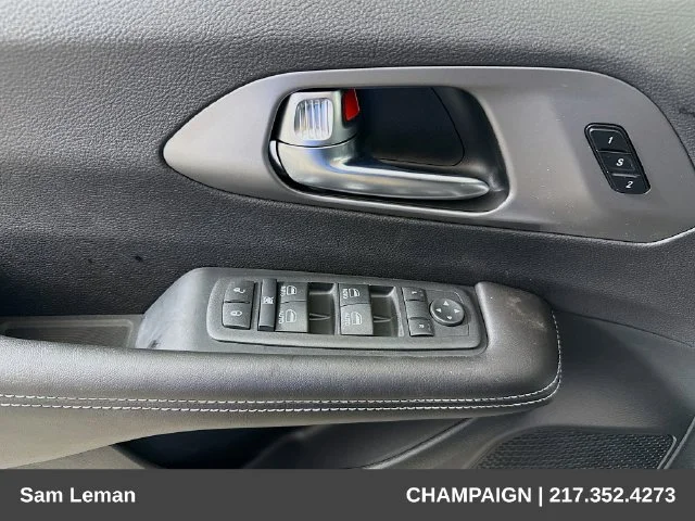 2027 Chrysler Pacifica Select - Photo 17